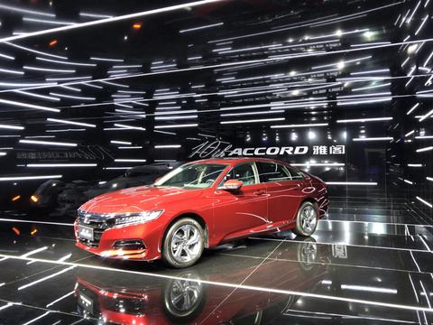 蝙蝠侠等三大IP加持的第十代雅阁，年轻的你会买账吗？