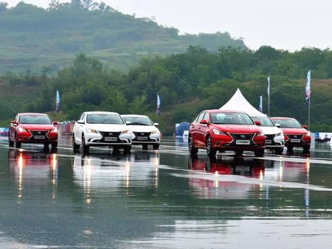 35.6米！堪比迈凯伦的百公里制动距离，哪个自主品牌家轿能做到？