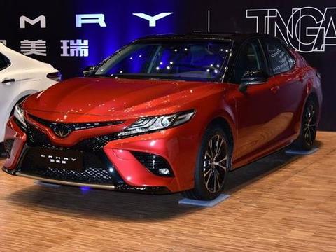 凯美瑞晒出装备表，雷克萨斯躺枪，自家兄弟也要黑吗？