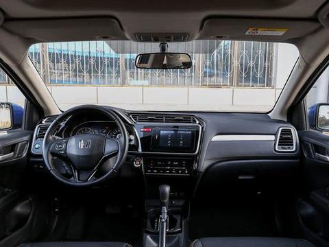 买车就送包围和尾翼，大掀背尾部百看不腻，售价7万与高尔夫叫板