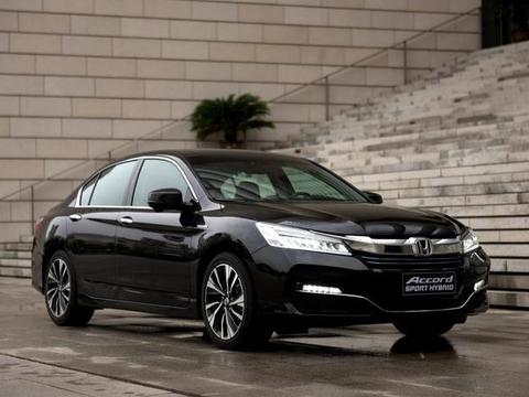 一公里两毛钱一箱油跑两千公里，同是中型车，比买迈腾帕萨特省心