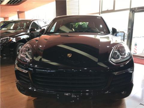 18款卡宴3.0T外形美观 是陆地上跑的最快的SUV