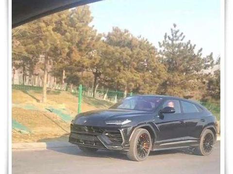偶遇国内首台兰博基尼Urus上路，这颜值美得要上天众泰要抓紧了