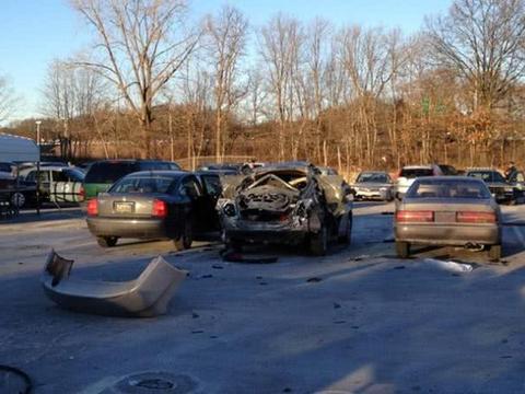 汽车后备箱突然炸开，罪魁祸首竟然是车主的谋生工具！