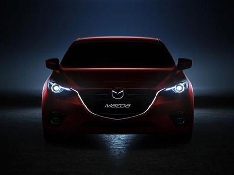 全新马自达3，电子手刹加悬浮屏，百公里3L油，没有不买的理由