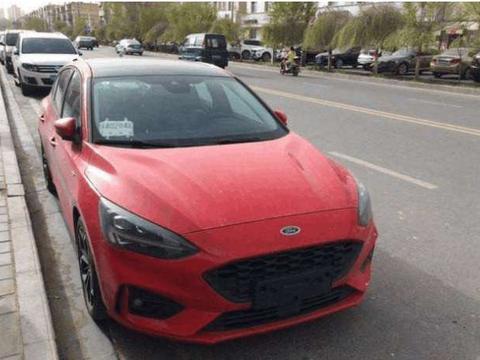 换代福克斯两厢运动版惊艳街头, 1.5T+8AT配旋钮换挡