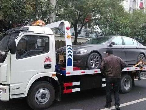 60万的帕萨特违停被拖走, 取车时车主泪奔了: 8万块打水漂了