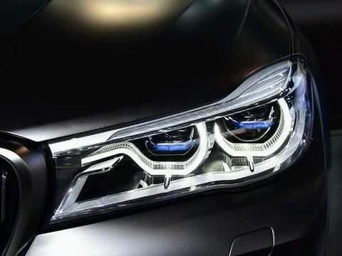 随便几十万的大幅度降价！这款宝马随着老司机靳东算是出名了