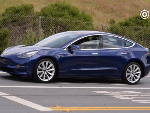 没上市订单就超50万！特斯拉Model 3终于来了，告诉你值不值！