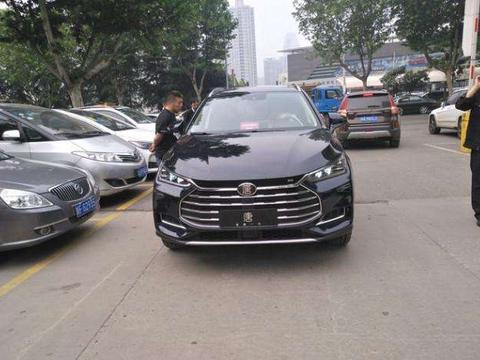 燃油版全新唐4S店内卸车,看到实车后什么长城魏7和领克都弱爆了