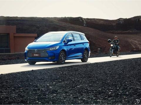 十万级自主MPV的黑马比亚迪宋MAX 配置不逊GL8 “龙颜”吸睛