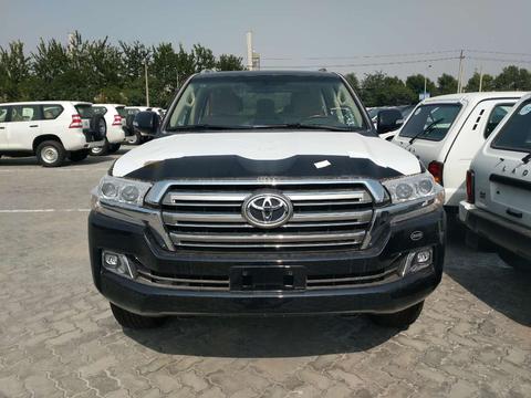 18款丰田兰德酷路泽5700顶配，宽敞高档大空间强劲动力