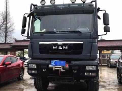 350万的卡车, 一条轮胎3000块, 开车门需要密码, C1驾照就能开