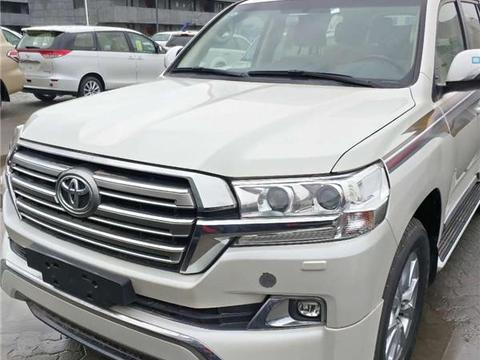 18款中东版酷路泽4600 将速度与豪华融为一体越野车