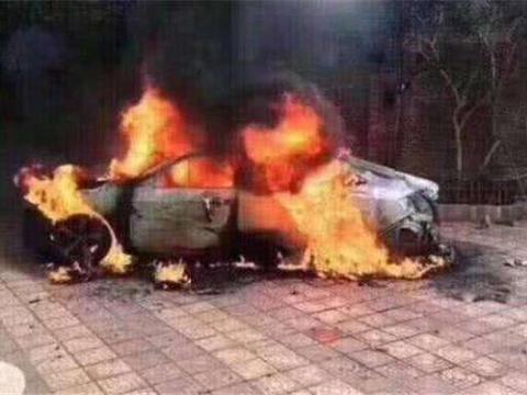 思域的对手终于发威了, 全新轿跑比卡罗拉漂亮十倍,大众CC都尴尬