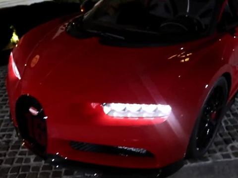 酒店楼下来了几台车，没有一台停在车位里，网友看后却竖起大拇指