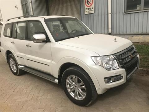 18款三菱帕杰罗V97中东版具有强悍粗犷但精细的外观造型设计