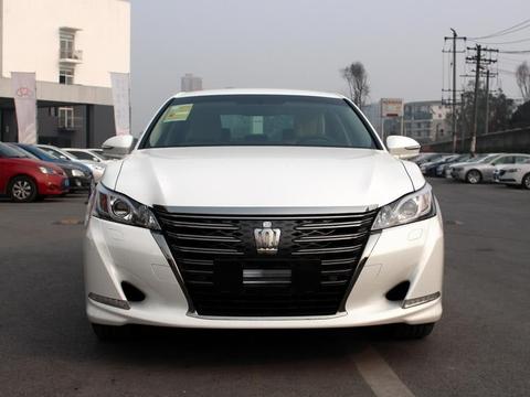 丰田中大型轿车的代表作，加点钱我要上皇冠！