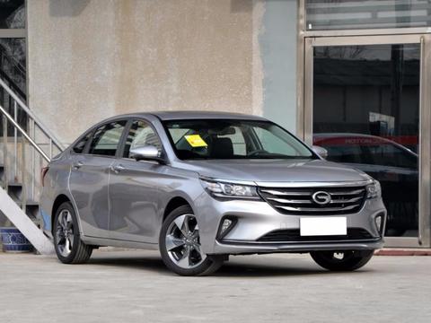 十万出头还买大众朗逸？这款精品轿车比朗逸强太多