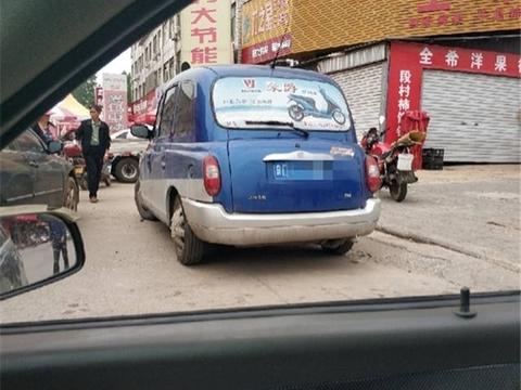 山东偶遇一辆“最丑”吉利，售价20万起，外观跟面包车相似！