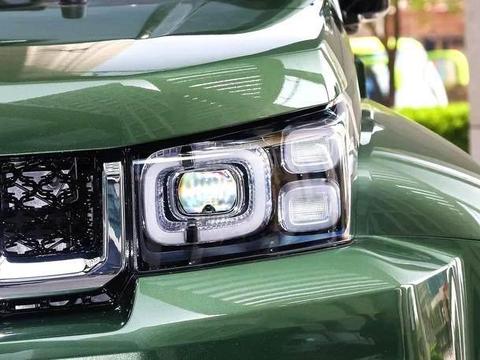 北汽真膨胀了，BJ40卖16万，一看配置，网友气得想骂人！