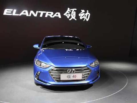 轿跑新锐书写新年红，拼销量卡罗拉退避三舍，中级车属它最耐看