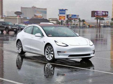 全球第一辆特斯拉Model 3出车祸，安全气囊弹开，无人受重伤！