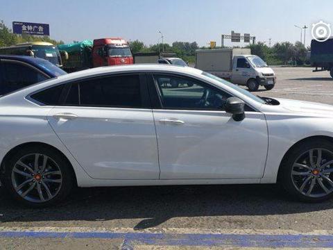 全国首位红旗H5女车主诞生：开红旗比宝马更有面，16万超值