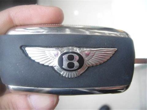 湖州偶遇一辆400万宾利，本不会惊讶，但车牌实在太霸气！