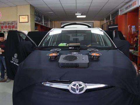 丰田汉兰达汽车音响改装升级黄金声学 乌鲁木齐慧声汽车音响改装