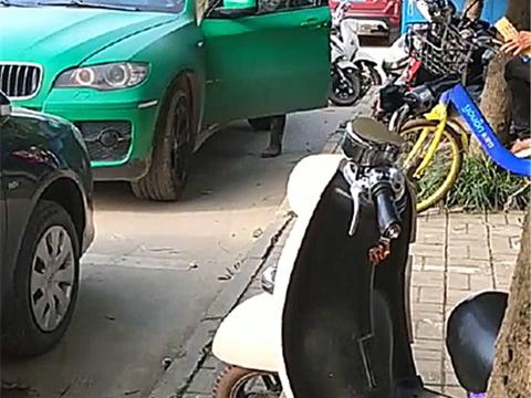 偶遇一辆绿色的宝马X6，看到车主时，就决定了我将来的职业！