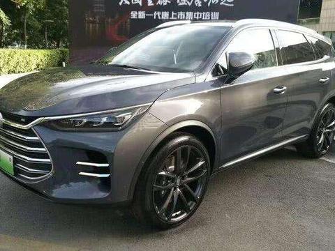 偶遇比亚迪唐二代, 刹车盘大面积生锈, 车尾缝隙巨大, 做工太差了