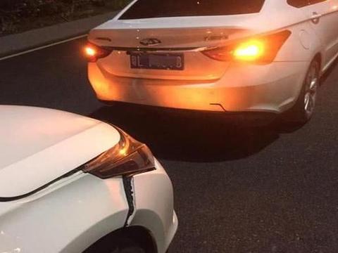 卡罗拉追尾艾瑞泽5，日系车主懵了，国产车主笑了！