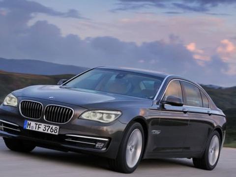 落地100多万提宝马7系740尊享版，车主：整体很满意，但无法驾驭