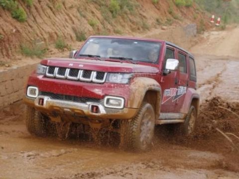 嫌自由侠动力弱，不妨看看BJ40Plus，标配四驱最低15.98万