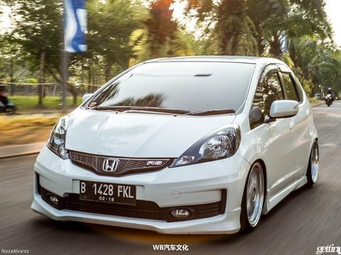 分享给喜欢二飞的车友！本田飞度RS改装案例