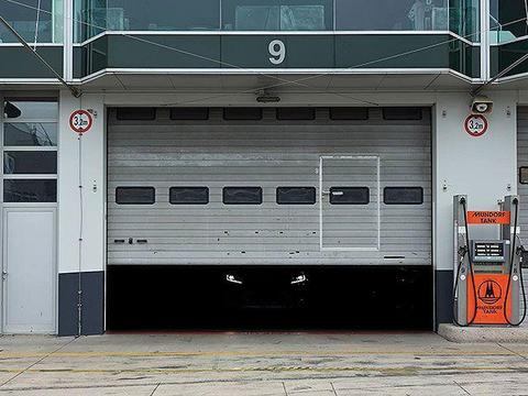 铁门背后，隐藏在黑暗中的新车，这款性能SUV竟出自他们之手