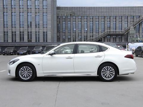 唯一V6大自吸豪车降价，如今30万到手，提走一台少一台