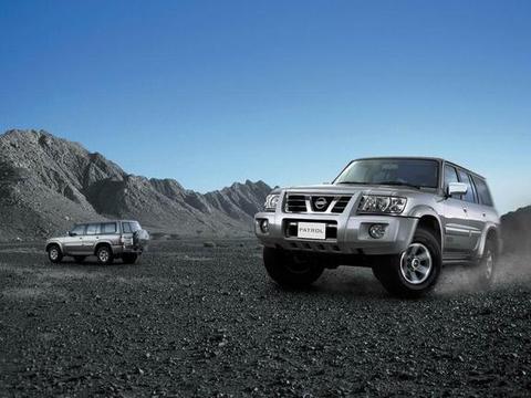 日产厂商疯了吗？这车降价80万，或碾压普拉多！