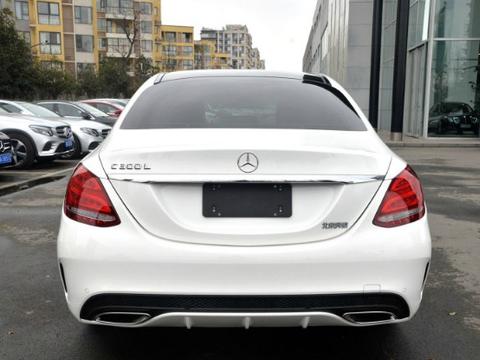 奔驰终于开窍，双开门比CC好看，特拉斯都羡慕，一听价格都笑