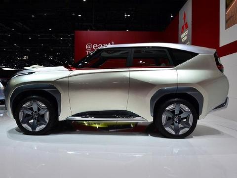 为战胜普拉多，三菱拼尽全力了，新车配3.0L加8AT，仅售23万！