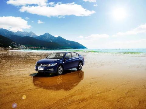 造型犀利空间大，动力靠谱配置多，全新宝来适合刚成家小白领