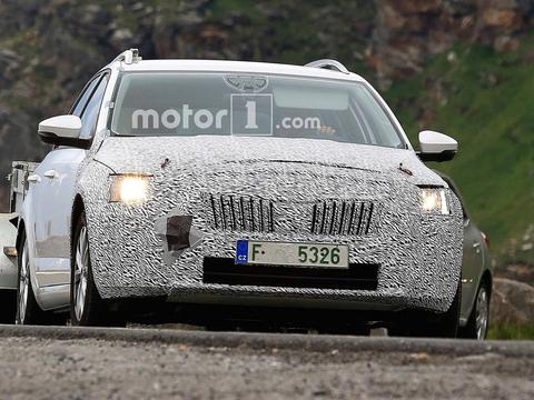 斯柯达新款明锐伪装谍照曝光，外观稍有整容尺寸或将加长