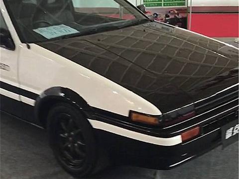 4S店来了一辆“桑塔纳”，看到侧面时，才知这是“秋名山车神”