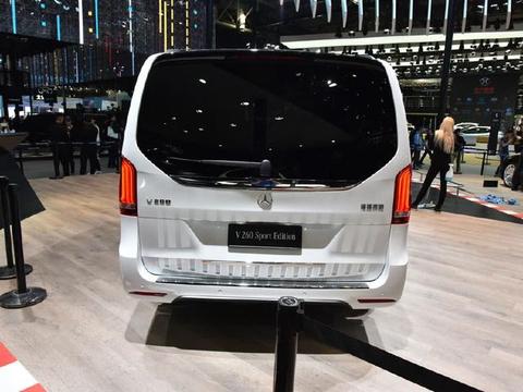 这车颜值不输埃尔法，车长5.1米，性价完胜别克GL8，还是奔驰造