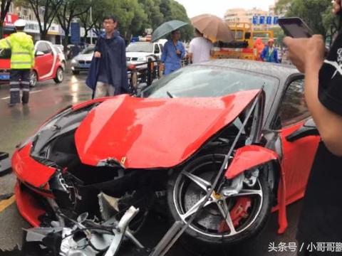 女子租法拉利458不到5分钟，法拉利撞报废，了解一下？