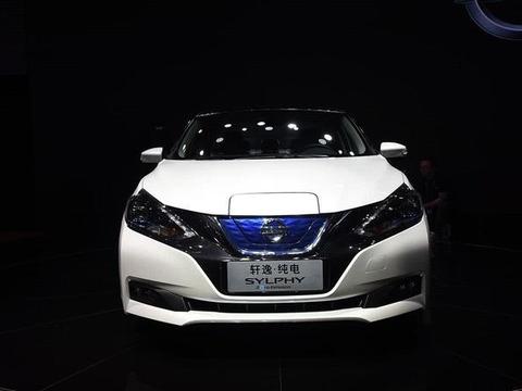 日产又发力了，推出最美轩逸，加长46mm配双色车身，关键不用加油