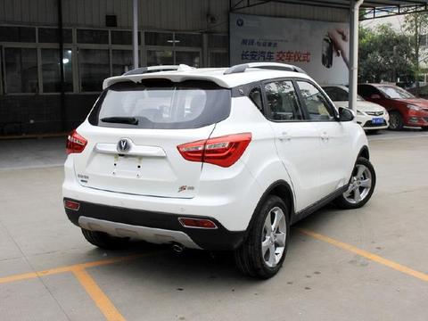 全新长安CS35亮相4S店，预售6万，途观L不及它半分