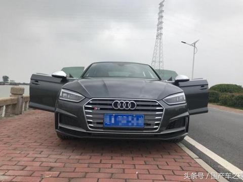 奥迪S5提车，天云灰色车身真的很有质感，配上无框车窗堪称完美