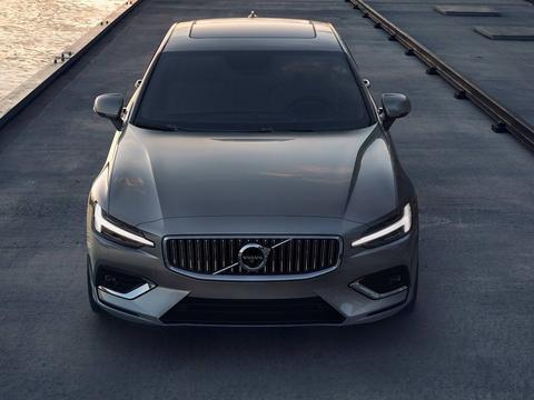 全新一代沃尔沃S60全球首发，对比奔驰C级、宝马3系选哪个？